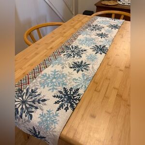 Snowflake Pattern Table Runner